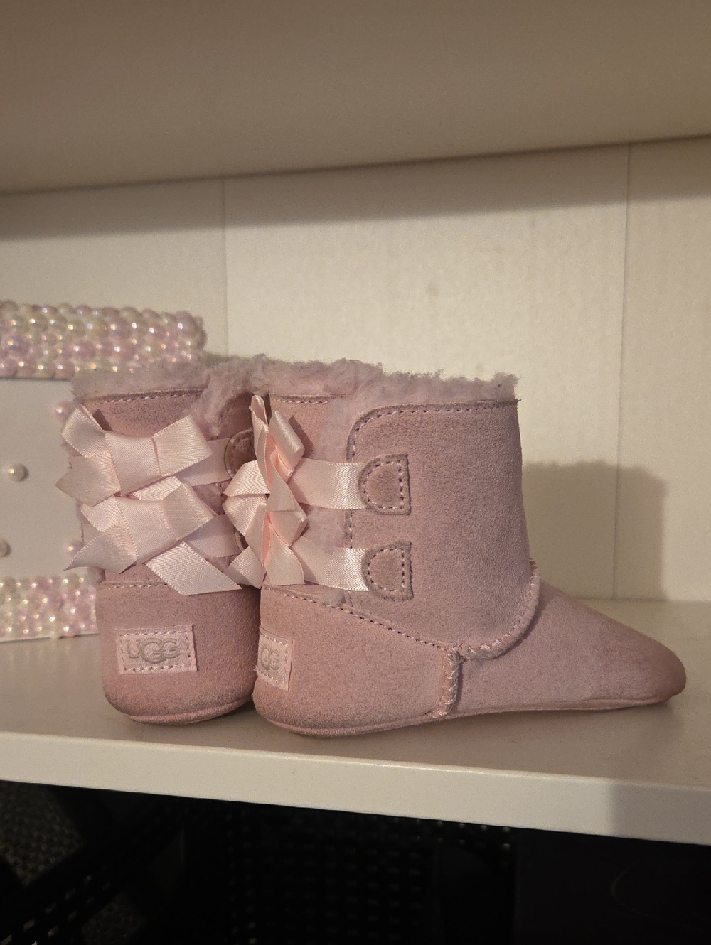 🎀UGG Baby Pink Suede Bow Back Booties